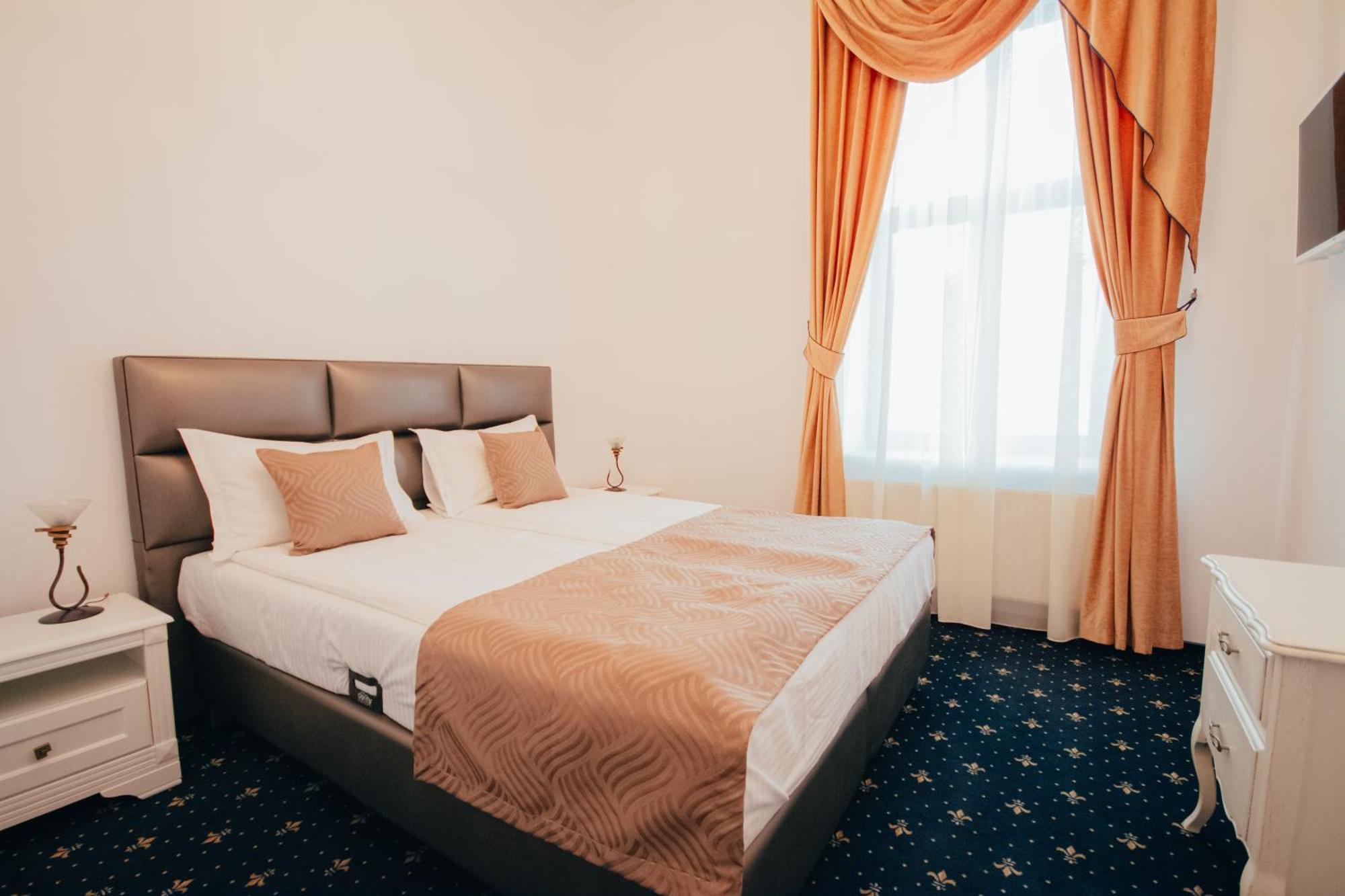 Hotel Carol - Ватра-Дорней Екстер'єр фото