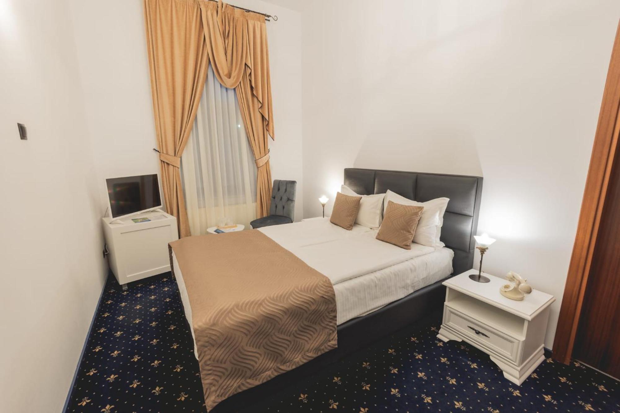 Hotel Carol - Ватра-Дорней Екстер'єр фото