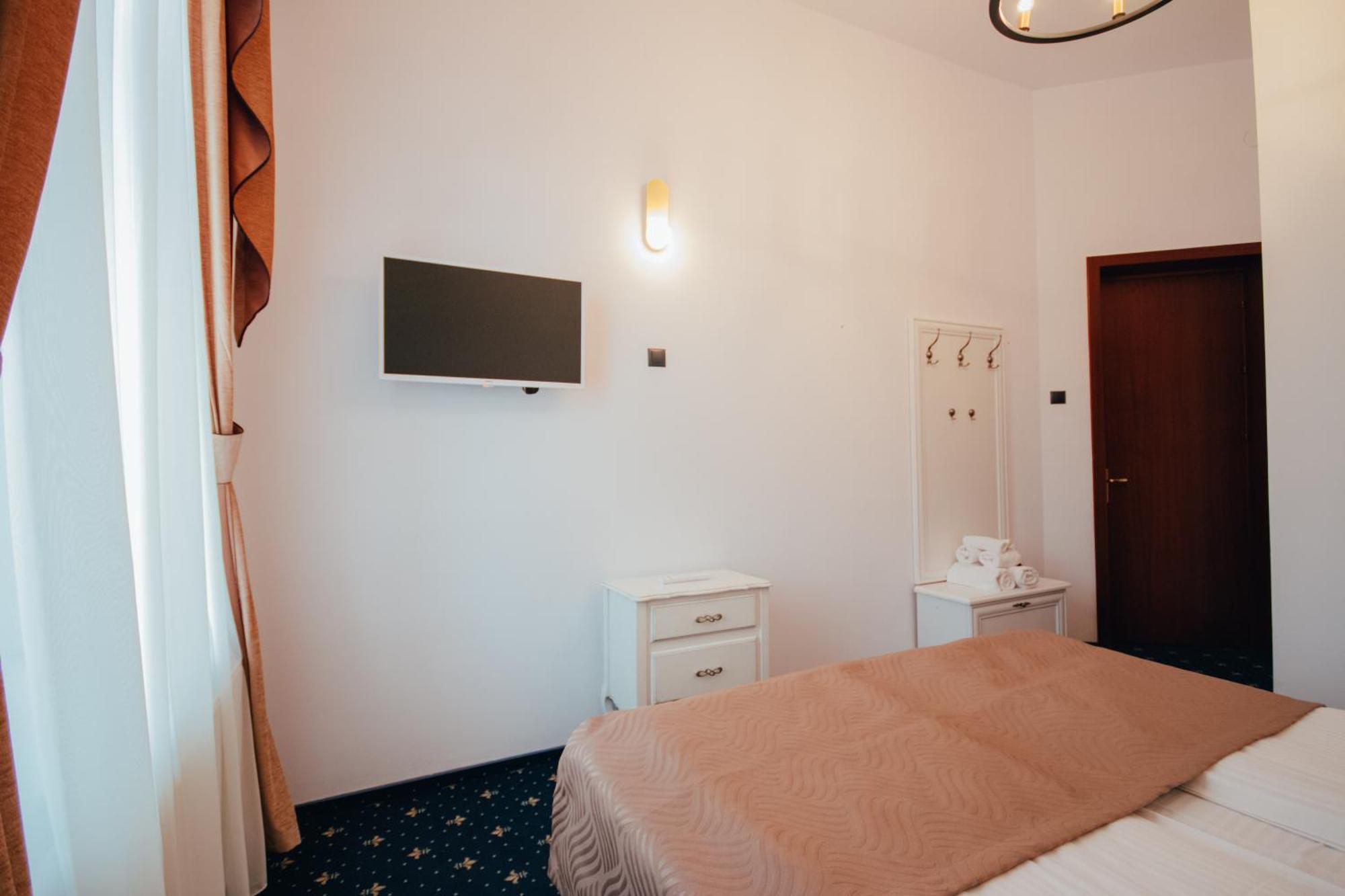 Hotel Carol - Ватра-Дорней Екстер'єр фото