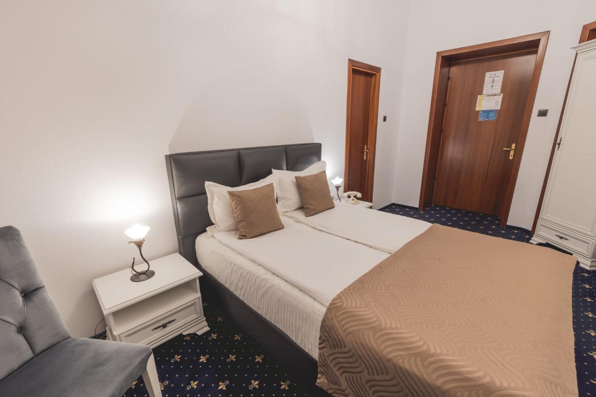 Hotel Carol - Ватра-Дорней Екстер'єр фото