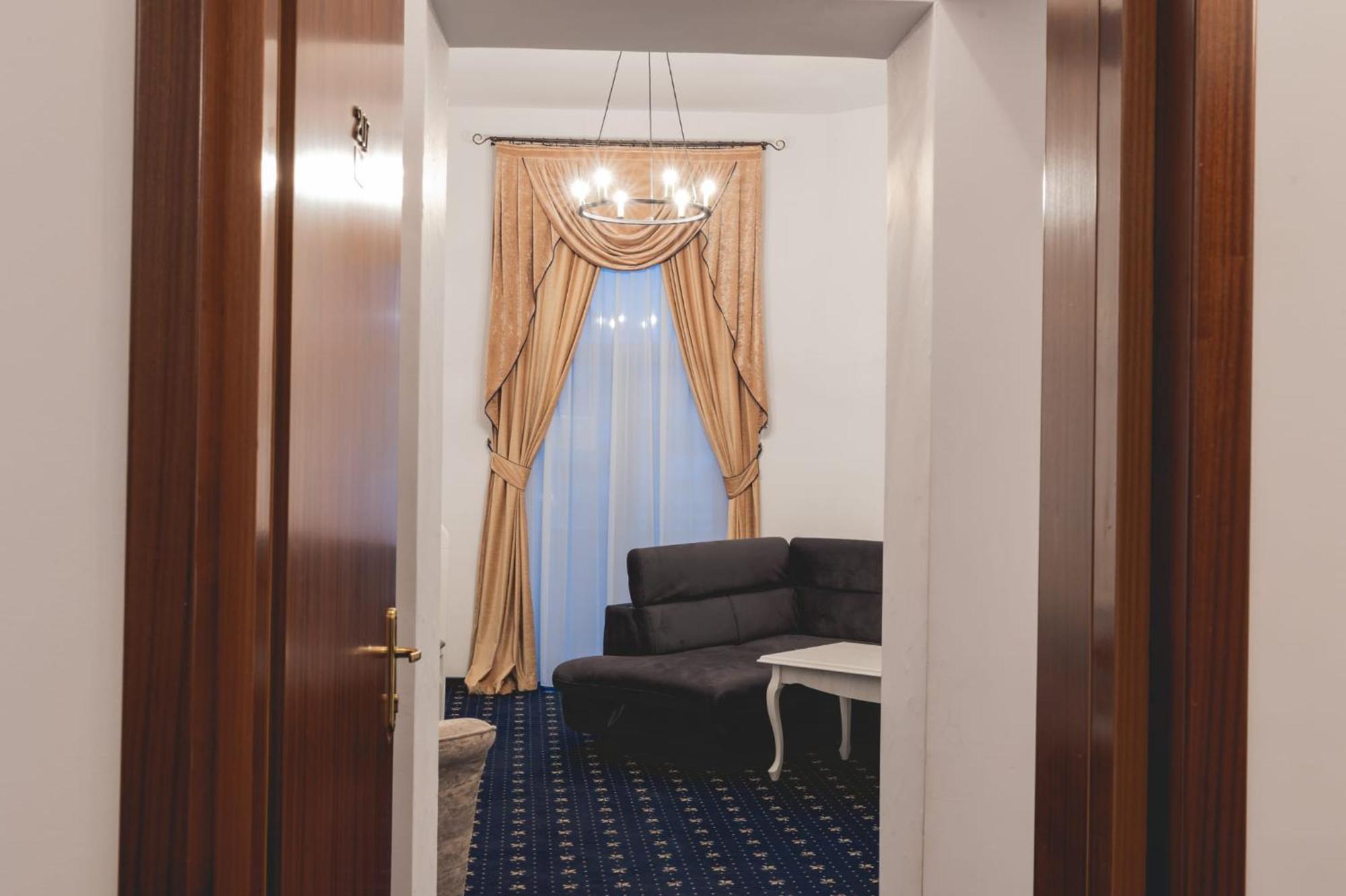 Hotel Carol - Ватра-Дорней Екстер'єр фото