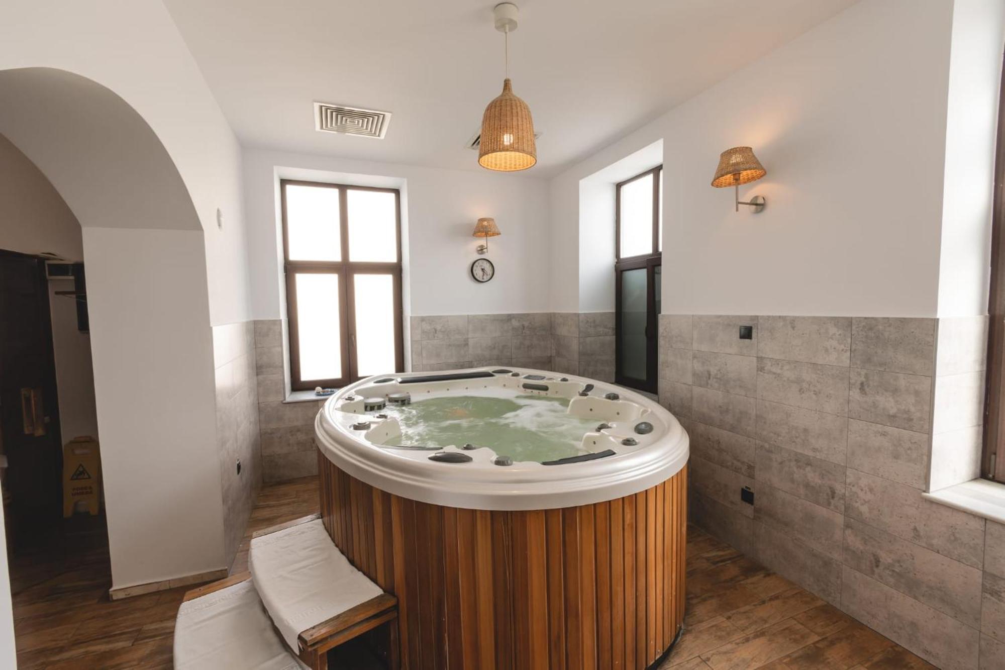 Hotel Carol - Ватра-Дорней Екстер'єр фото