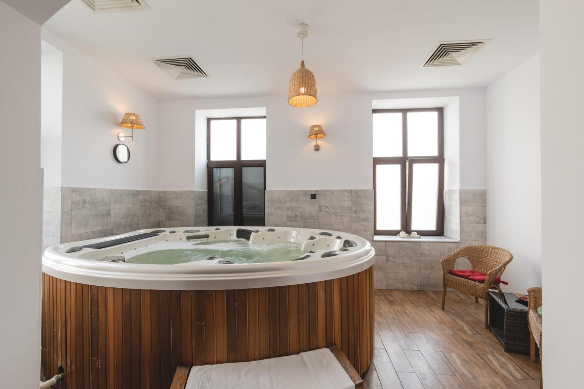 Hotel Carol - Ватра-Дорней Екстер'єр фото